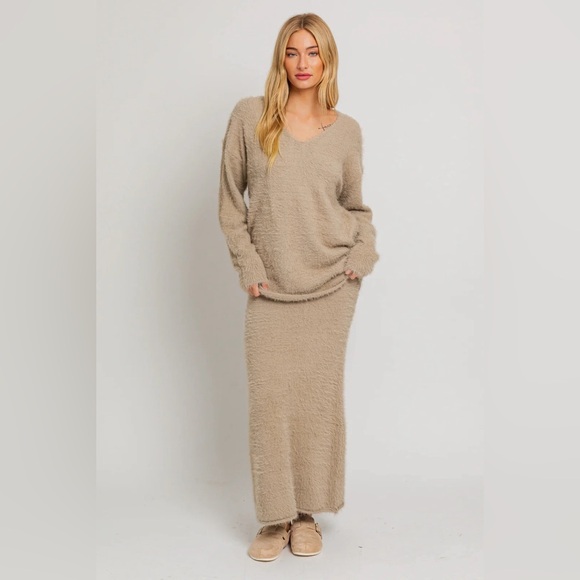 Dresses & Skirts - NEW Soft n Fuzzy Sweater Skirt